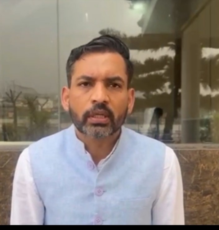 डॉ आशीष चौहान 